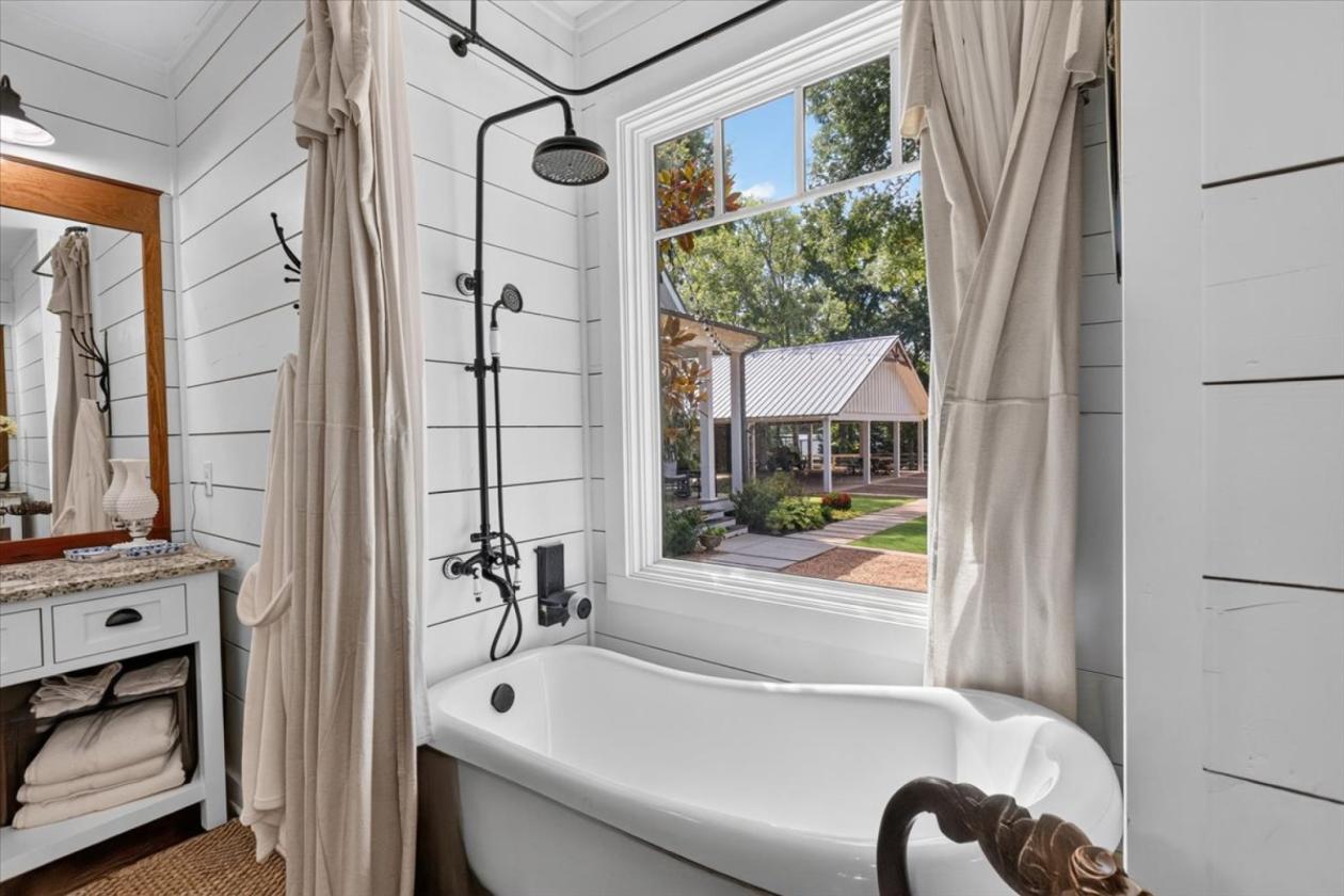 Luxury equestrian estate with 2 guest quarters - photo 25