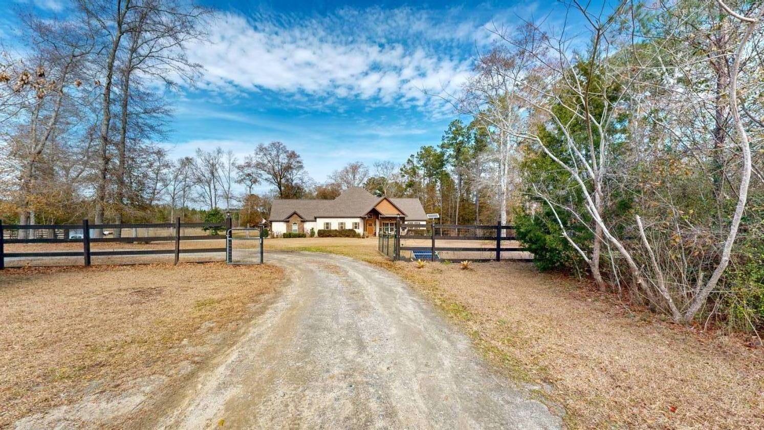 Luxury equestrian mini estate with executive home - photo 4