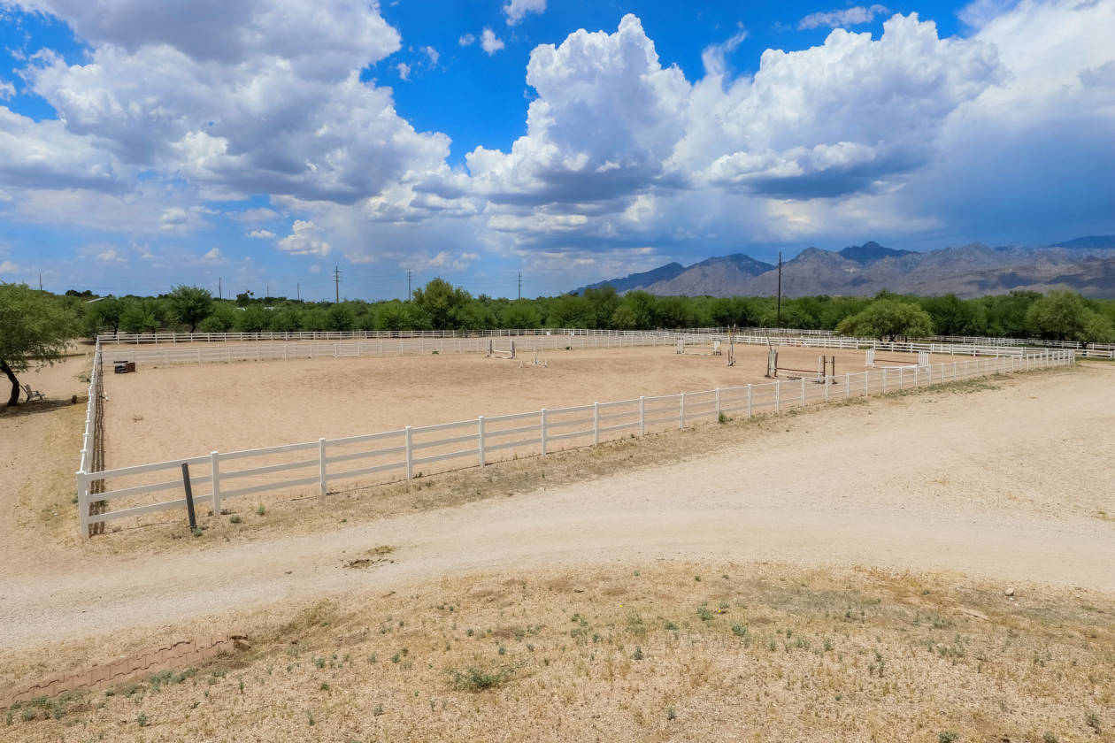 A 19 acre Equestrian Estate with large riding arenas and... Tucson