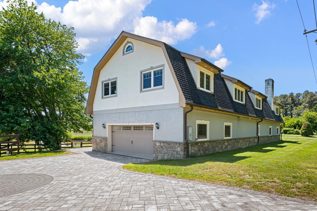 Barn Luxury Reimagined on 4.64 acres - photo 4
