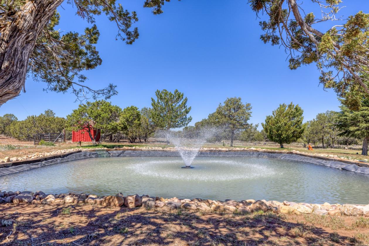 4-STALL BARN, 10 ACRES, RV HOOKUPS, HOME - photo 4