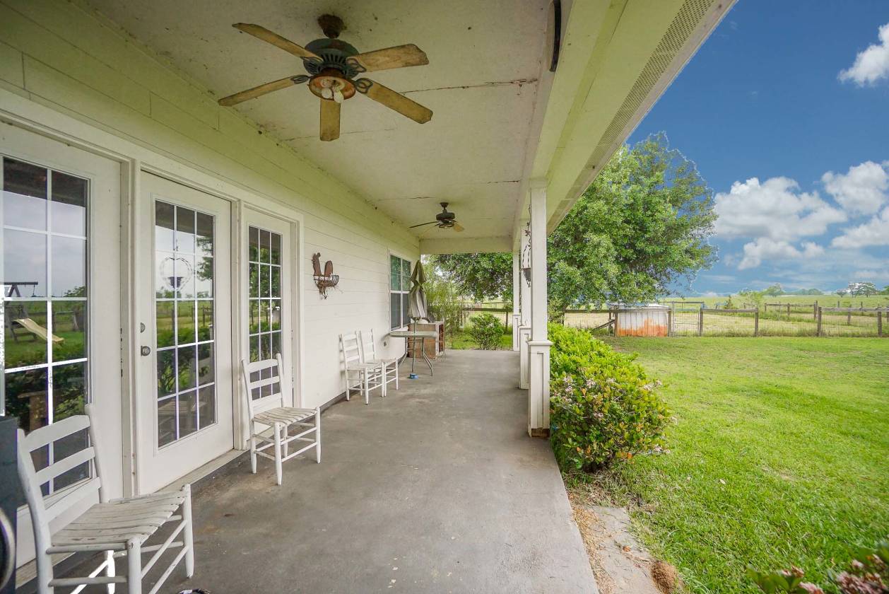 20+ Unrestricted Acres. Horses Included!! Waller, Waller County