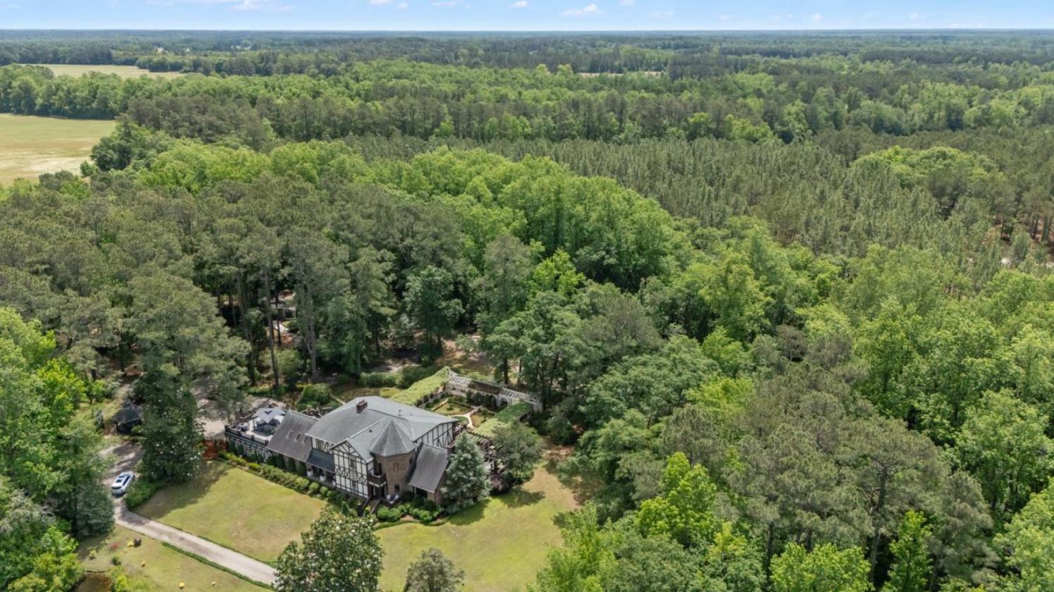 HOME, EVENT AND WEDDING VENUE AND HORSE FARM! - photo 11