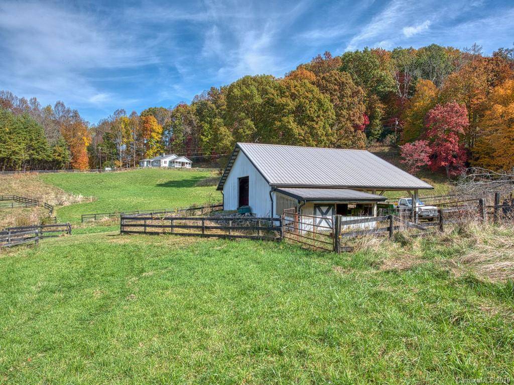 Unbelievable Mountain Views from this Horse Farm Waynesville, Haywood