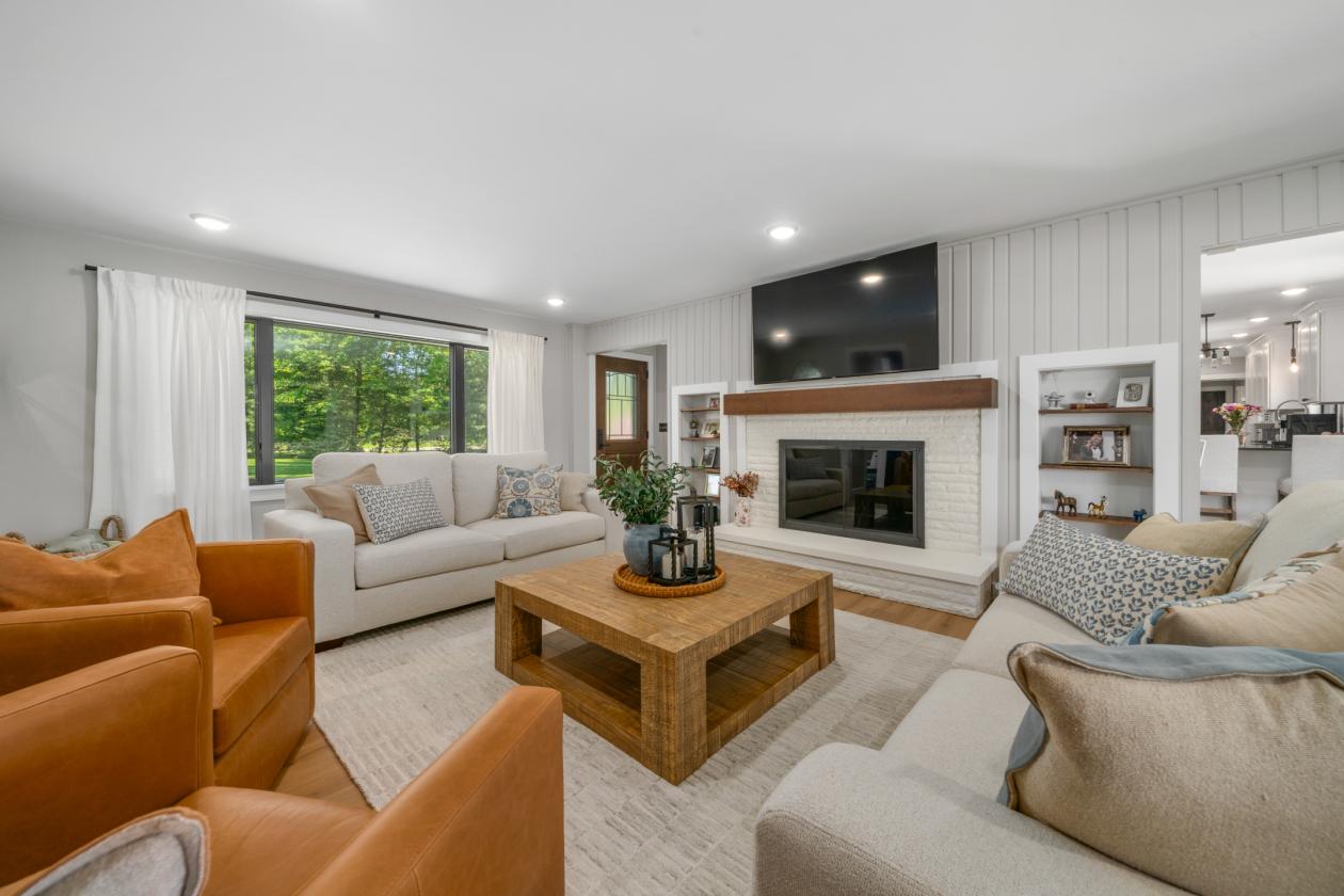 Expansive Equestrian Estate on 13 Acres! - photo 2