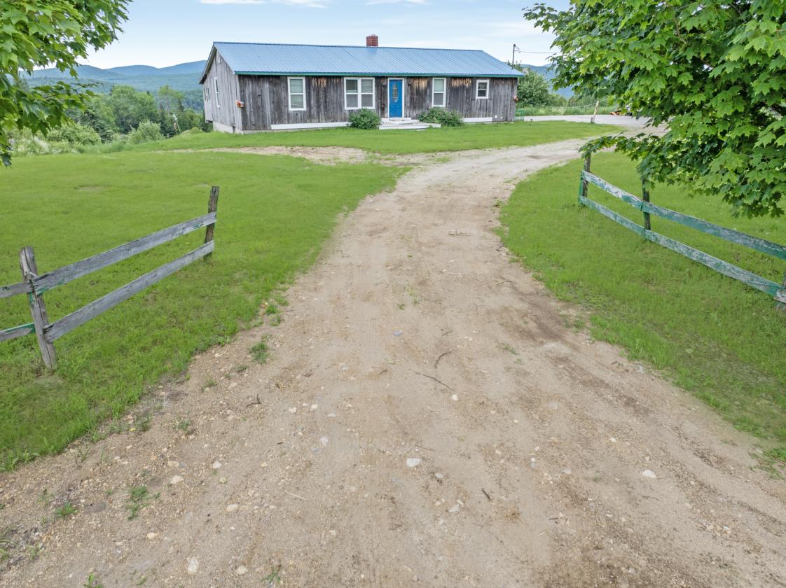 Horse farm with Mountain views - photo 4