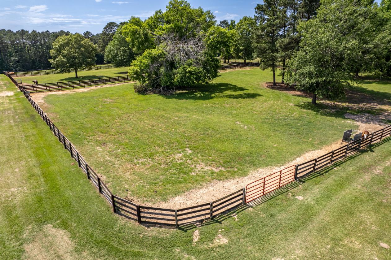 An Iconic Equestrian Estate - photo 5