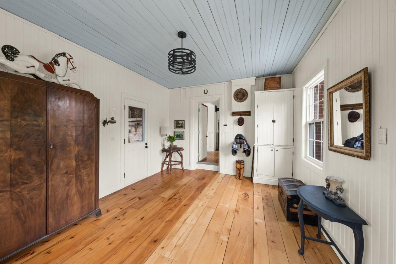 Turnkey equestrian farm w/renovated house/barns! - photo 9