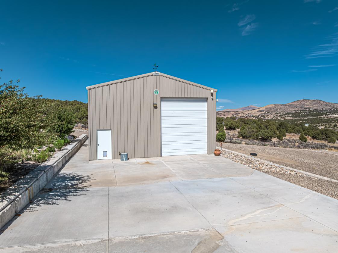 Masterfully crafted equestrian estate for sale. - photo 25