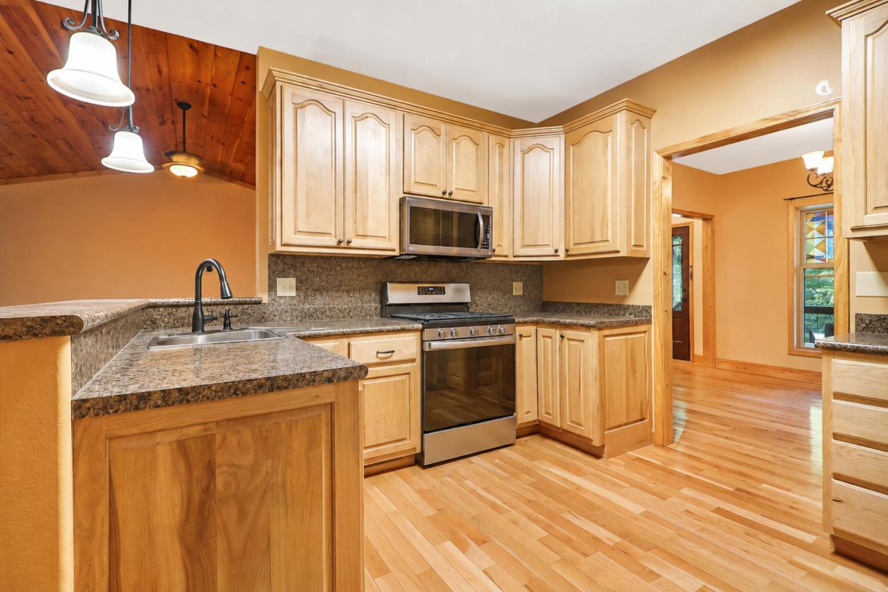 Spacious Cabin in BSF Equestrian community - photo 12