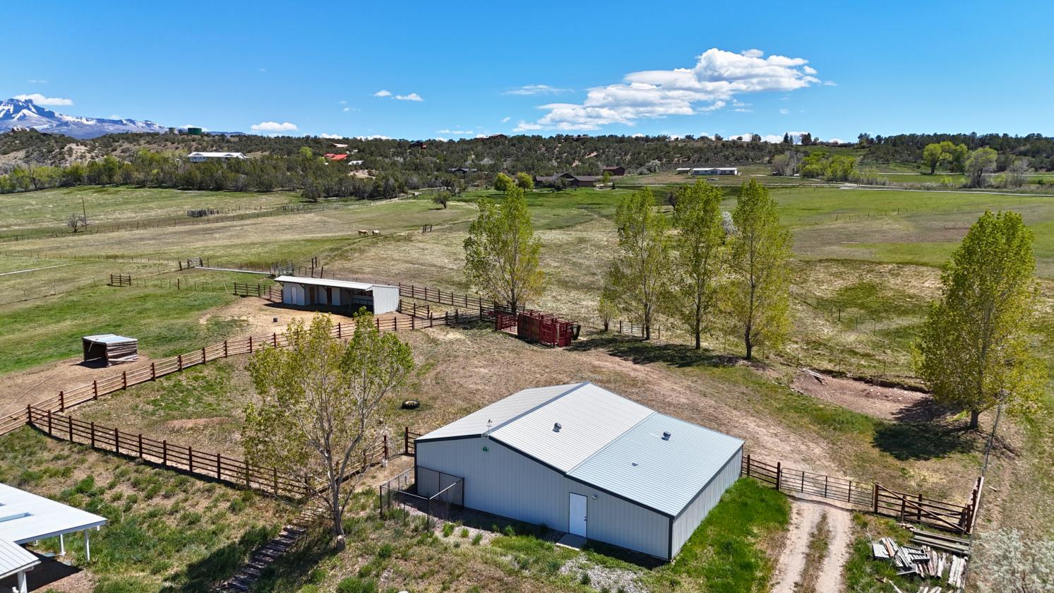 Beautiful Horse Property on 5.37 Acres - photo 5