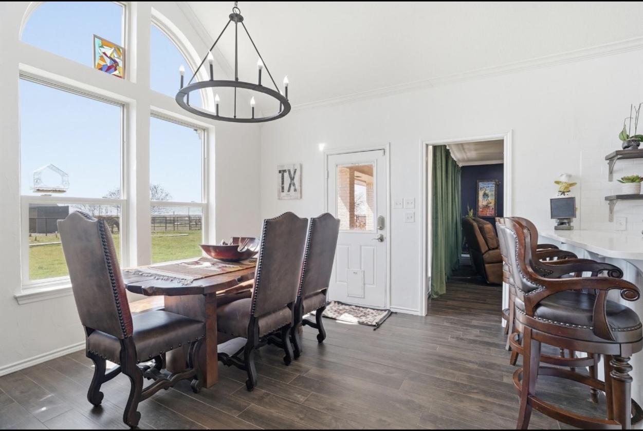 Gorgeous Parker County Ranchette on Nearly 3 acres - photo 11