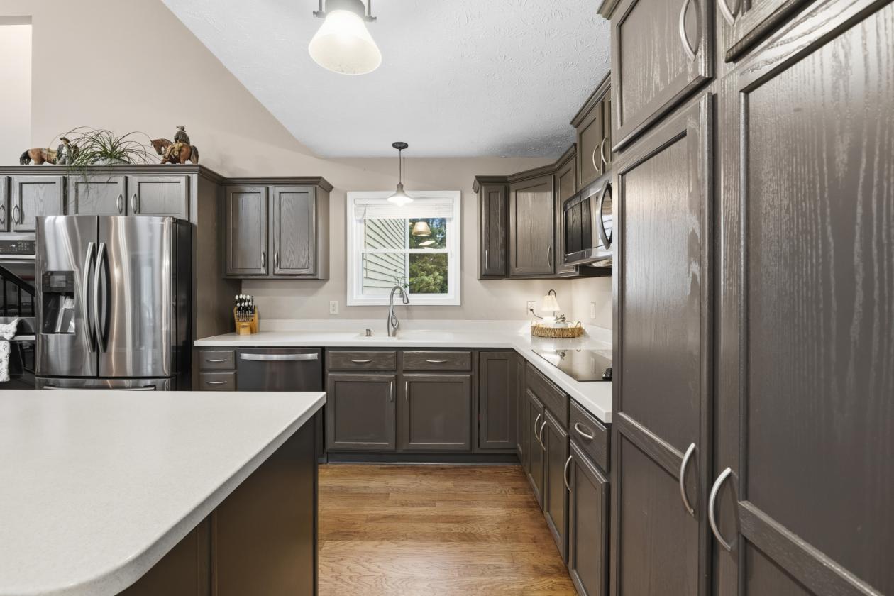 Remodeled Farmhouse in Private Community - photo 8