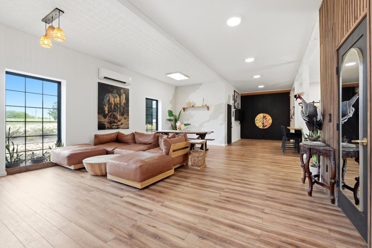 Luxurious Barndominium on Working Equestrian Farm - photo 7