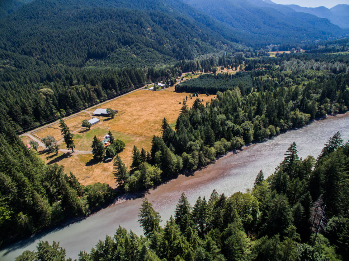Little Cayuse Ranch on the Cowlitz River with view of... Randle