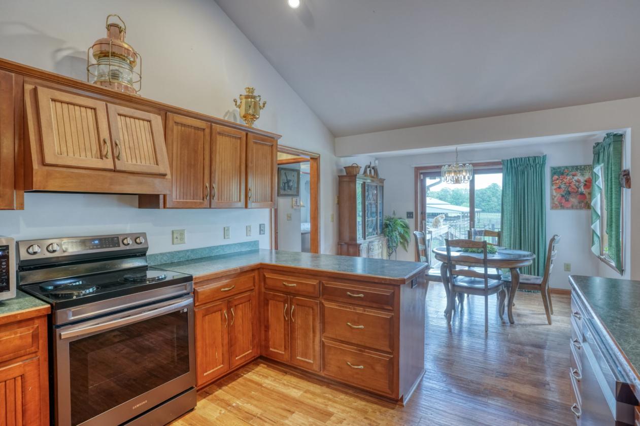Turnkey Equestrian Estate on 10.9 Acres - photo 24
