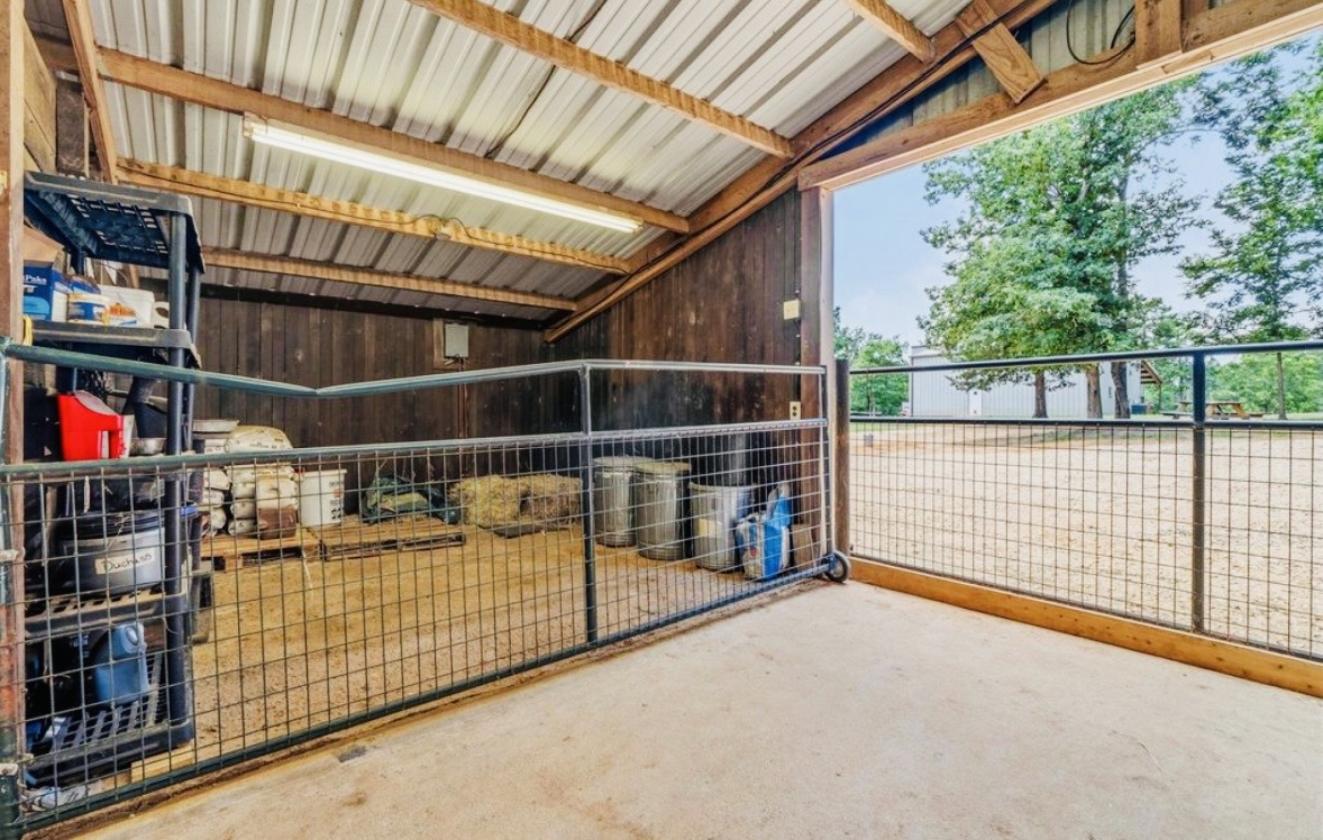 Beautiful East Texas horse property - photo 30