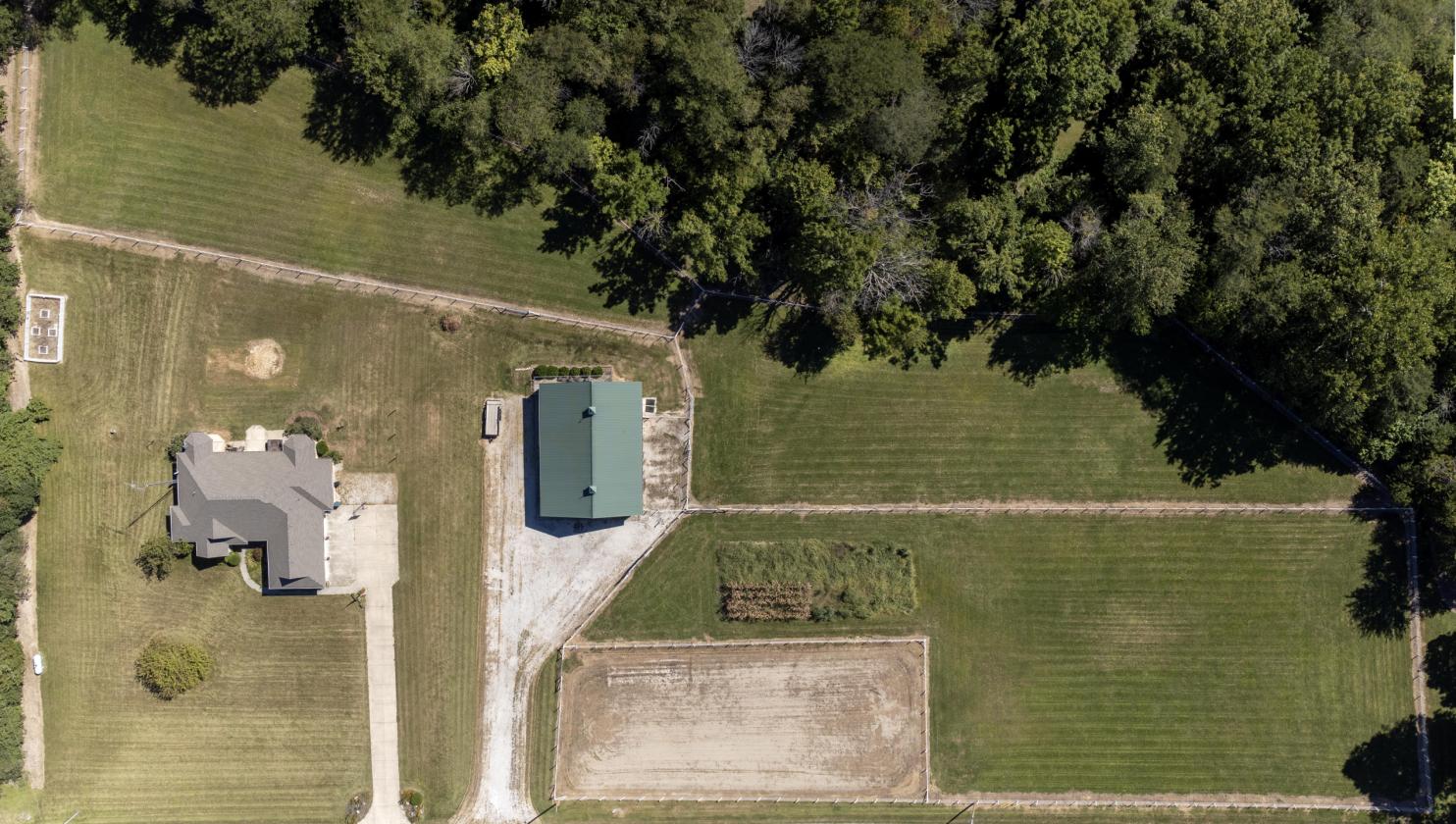 Traditional Ranch with Basement and Barn - photo 2