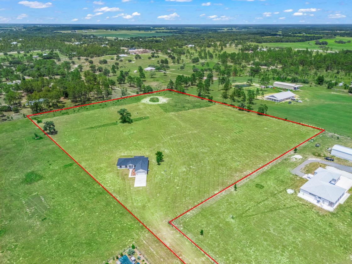 Fully Fenced Custom Home on 10 Acres - photo 29