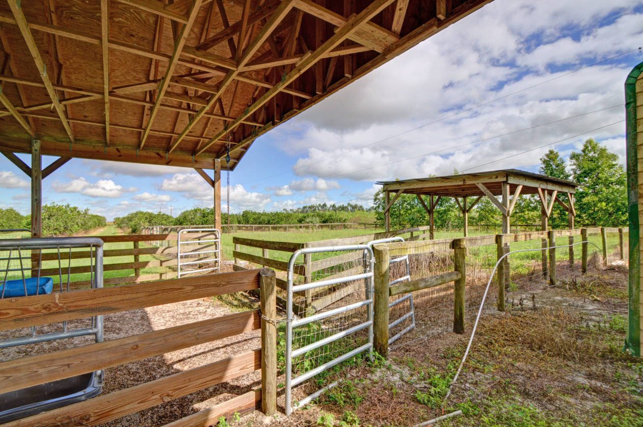 Enjoy the Country Life on a 20 Acre Farm Home! Vero Beach, Indian