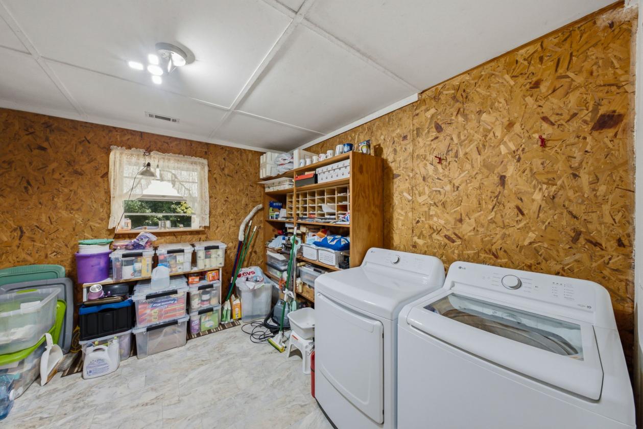 Horse property with mountain views! - photo 16