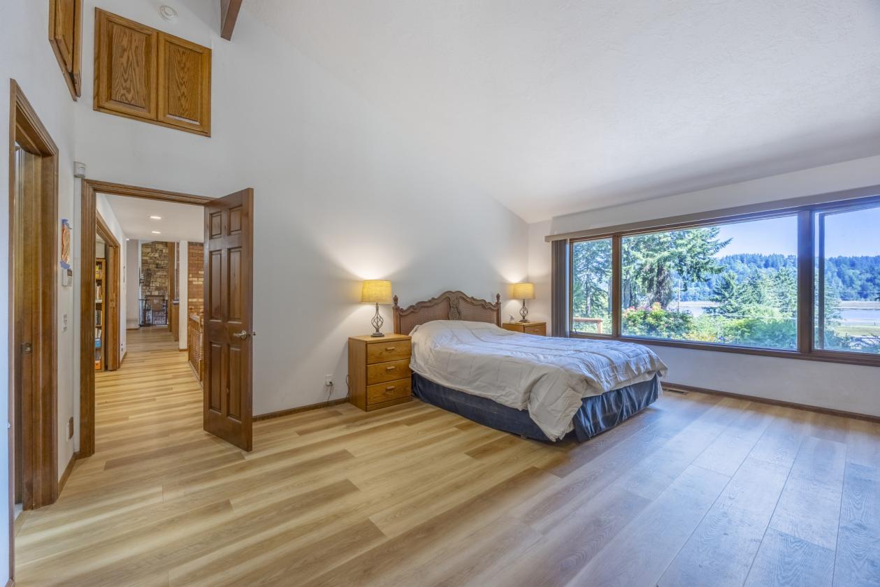 Unique Horse Property with a view of the Alsea Bay - photo 21