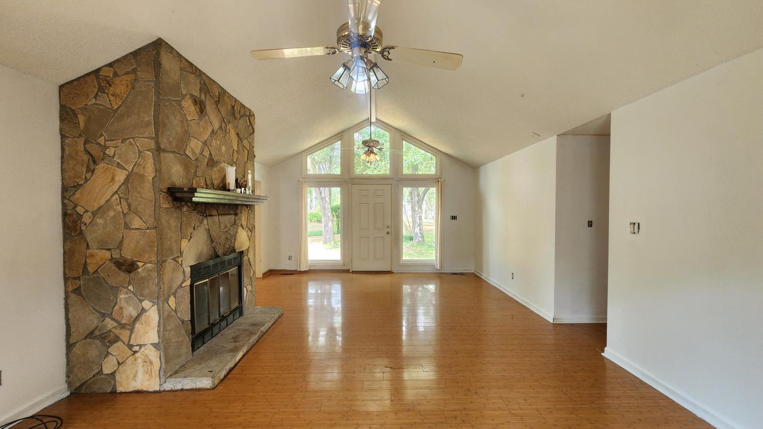 15-Acre Farmstead with guest house and pond - photo 17
