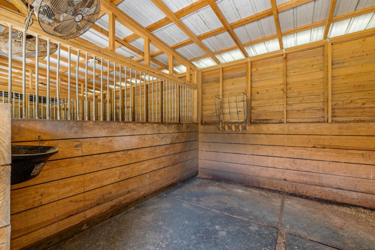 Luxury Farmette with 4 Stall Horse Barn & Arena - photo 16