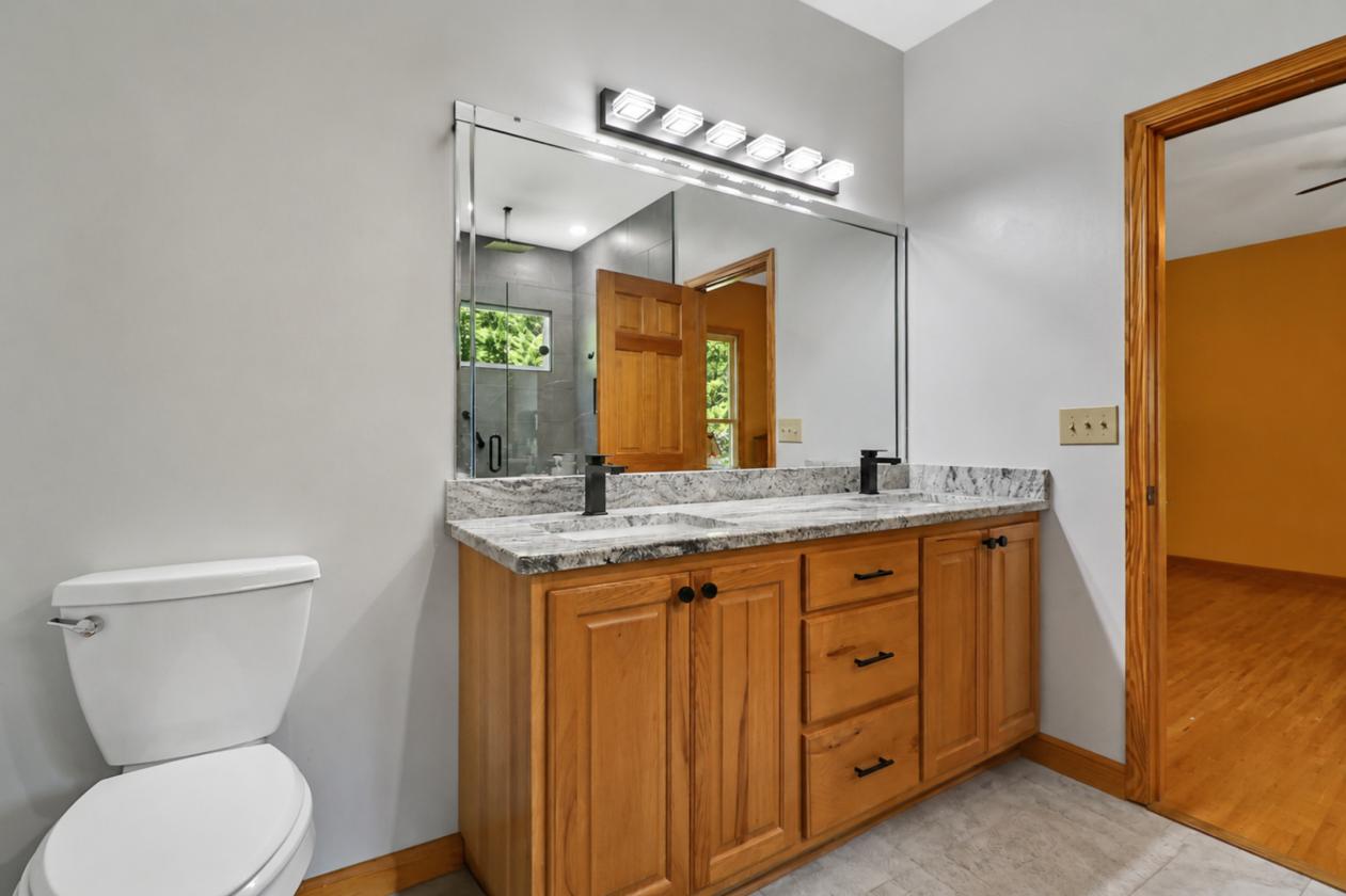 Spacious Cabin in BSF Equestrian community - photo 21