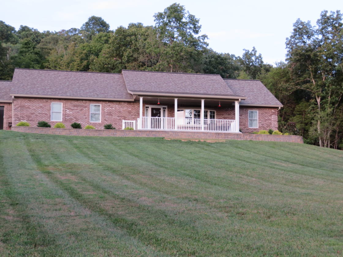 TO KENTUCKY LIVING AT IT'S BEST Custer, Breckinridge County