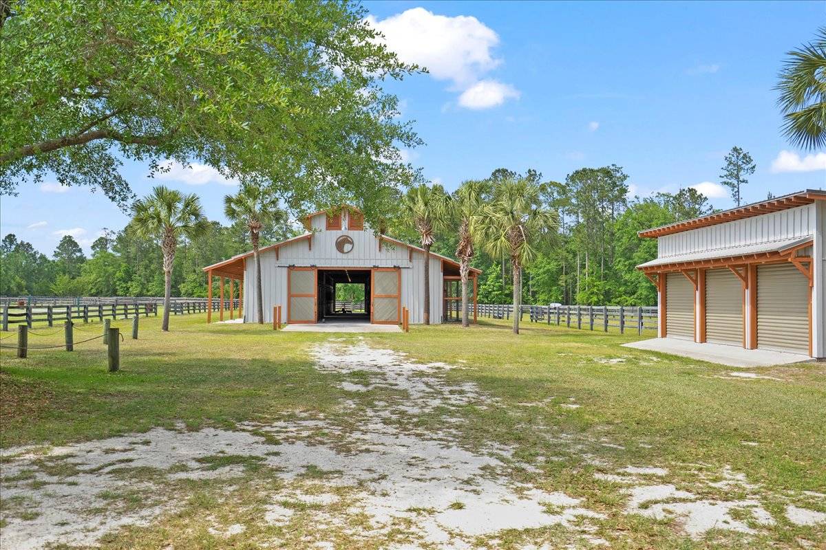 Large Stable with newly built barndominium - photo 14