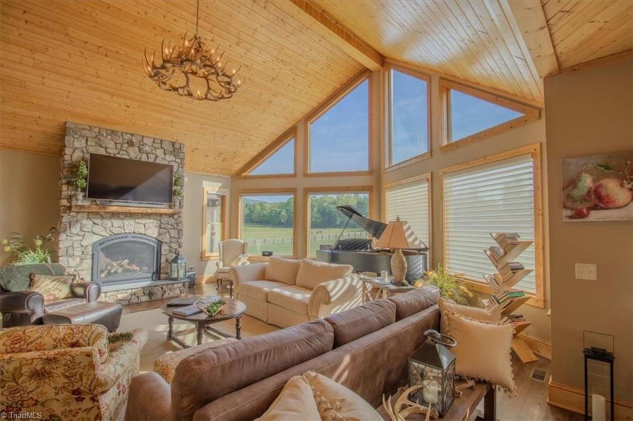 Luxury equestrian farm with custom home - photo 5