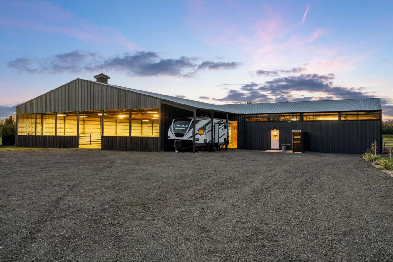 Modern Country Living Meets Equestrian Excellence - photo 10