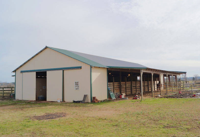 Beautiful 5 BR home on 24 acres with 18 stall... Starkville