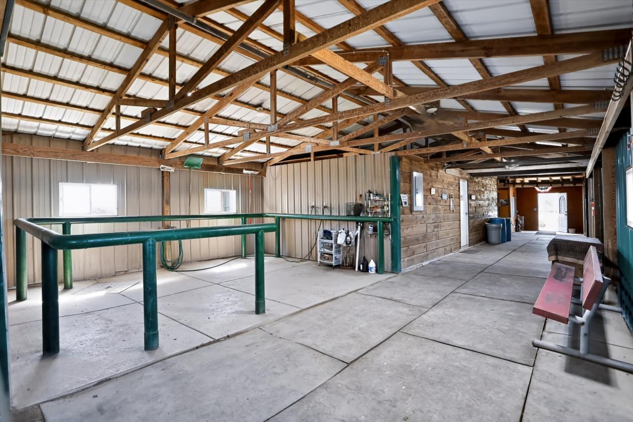 Ideal Equestrian training & boarding facility - photo 15