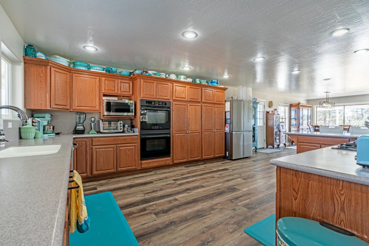 Great Self-Sustained Property with Large home - photo 6