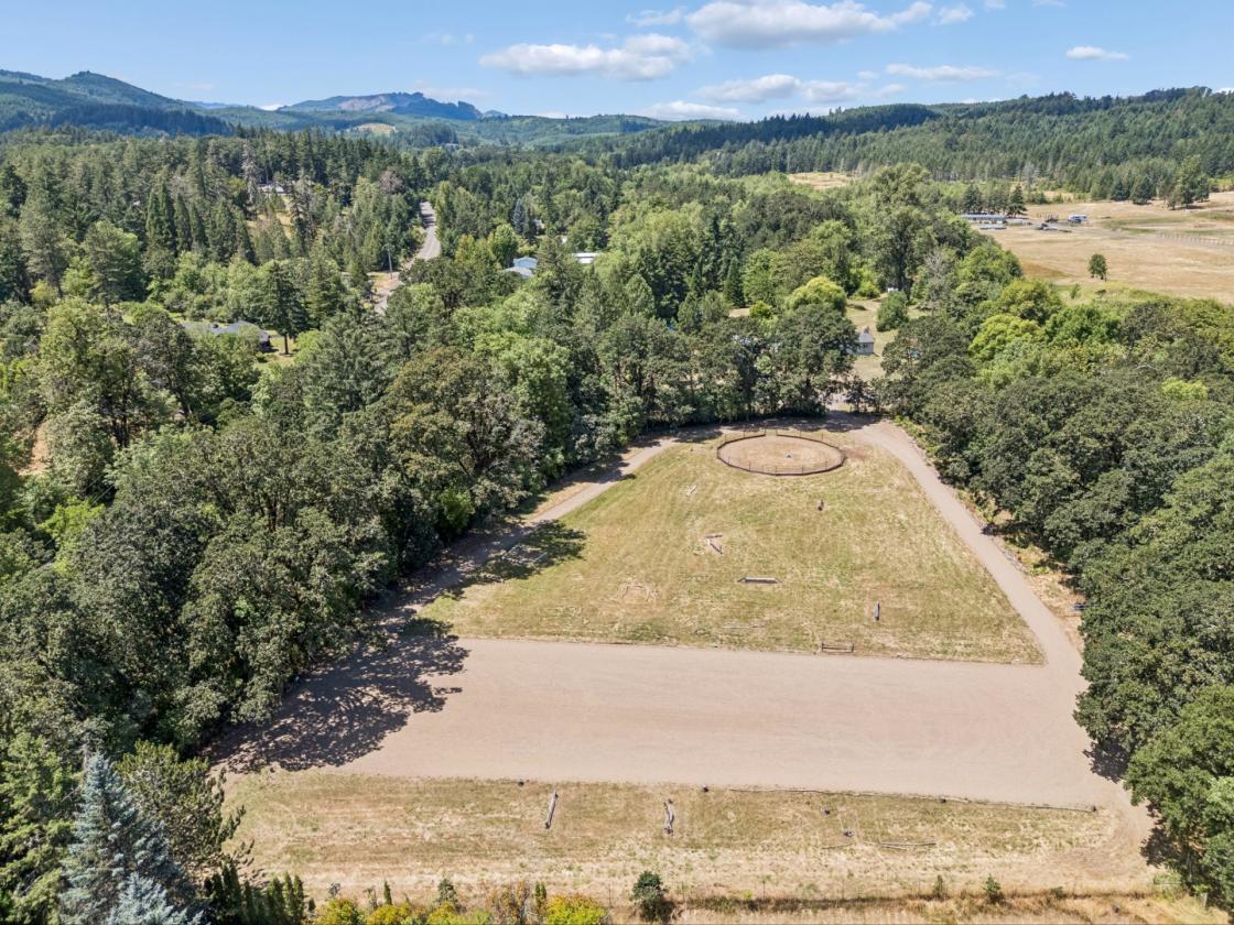Boutique Equestrian Estate — Turnkey Move-In Ready - photo 26