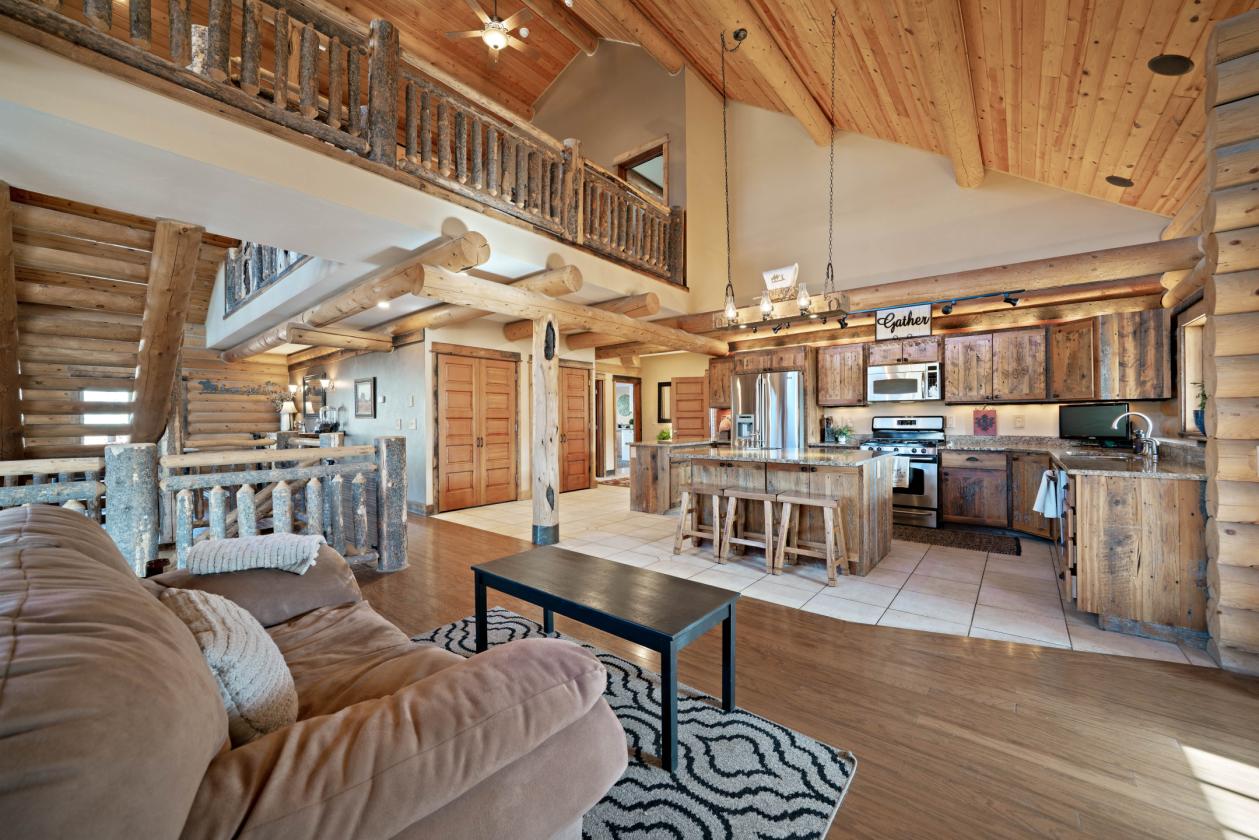 Dream log home on 20 Acres - Fenced & Ready - photo 12
