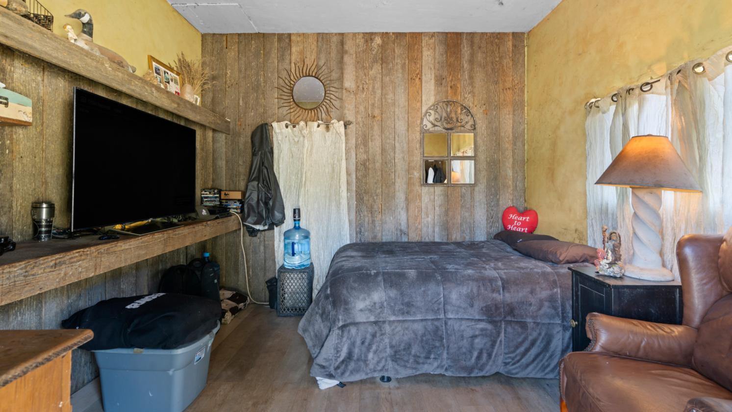 Beautiful 10 Acre Horse Property - photo 20
