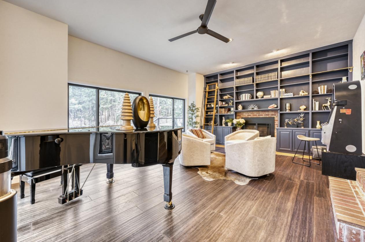 Luxury Estate on 5 Acres - photo 13