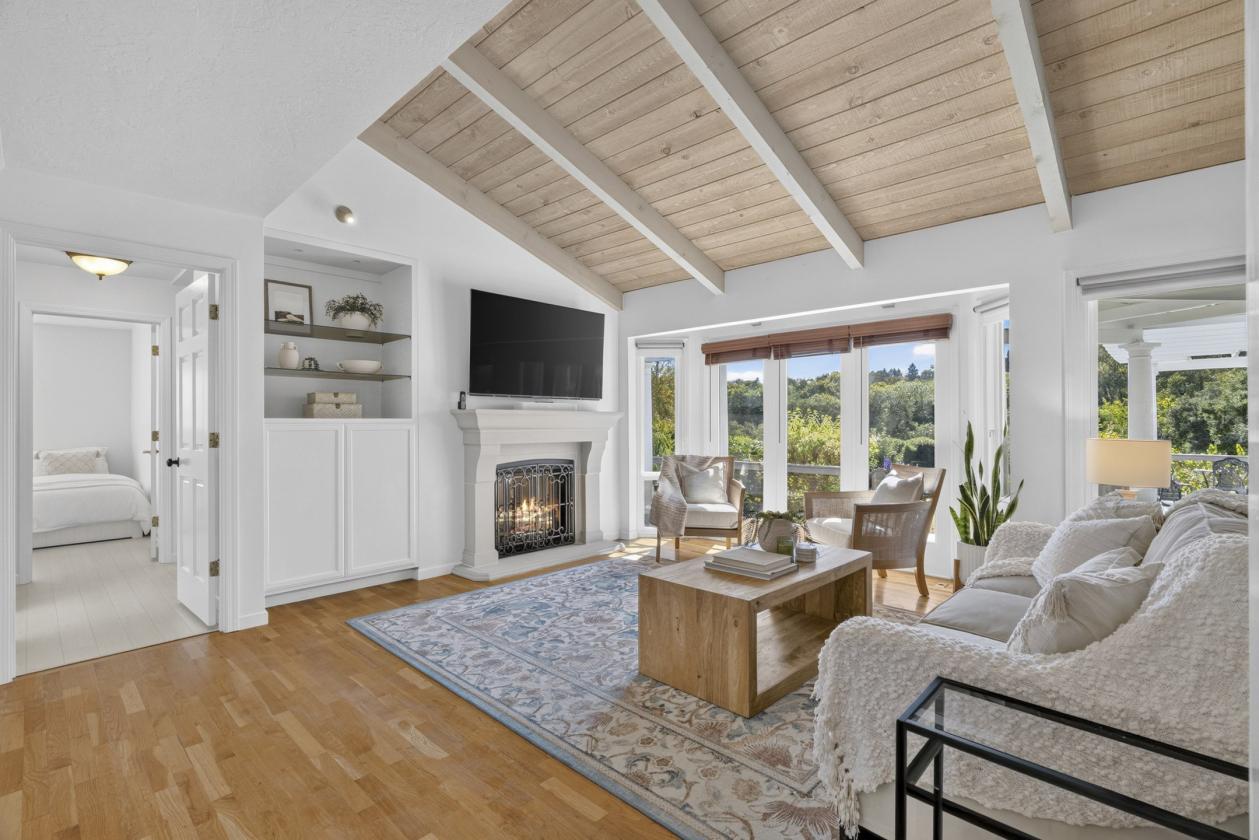 Rare Equestrian Estate on 5.9 Acres - photo 10