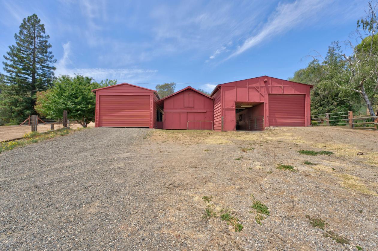 First Time On Market - The Potter Ranch - photo 2