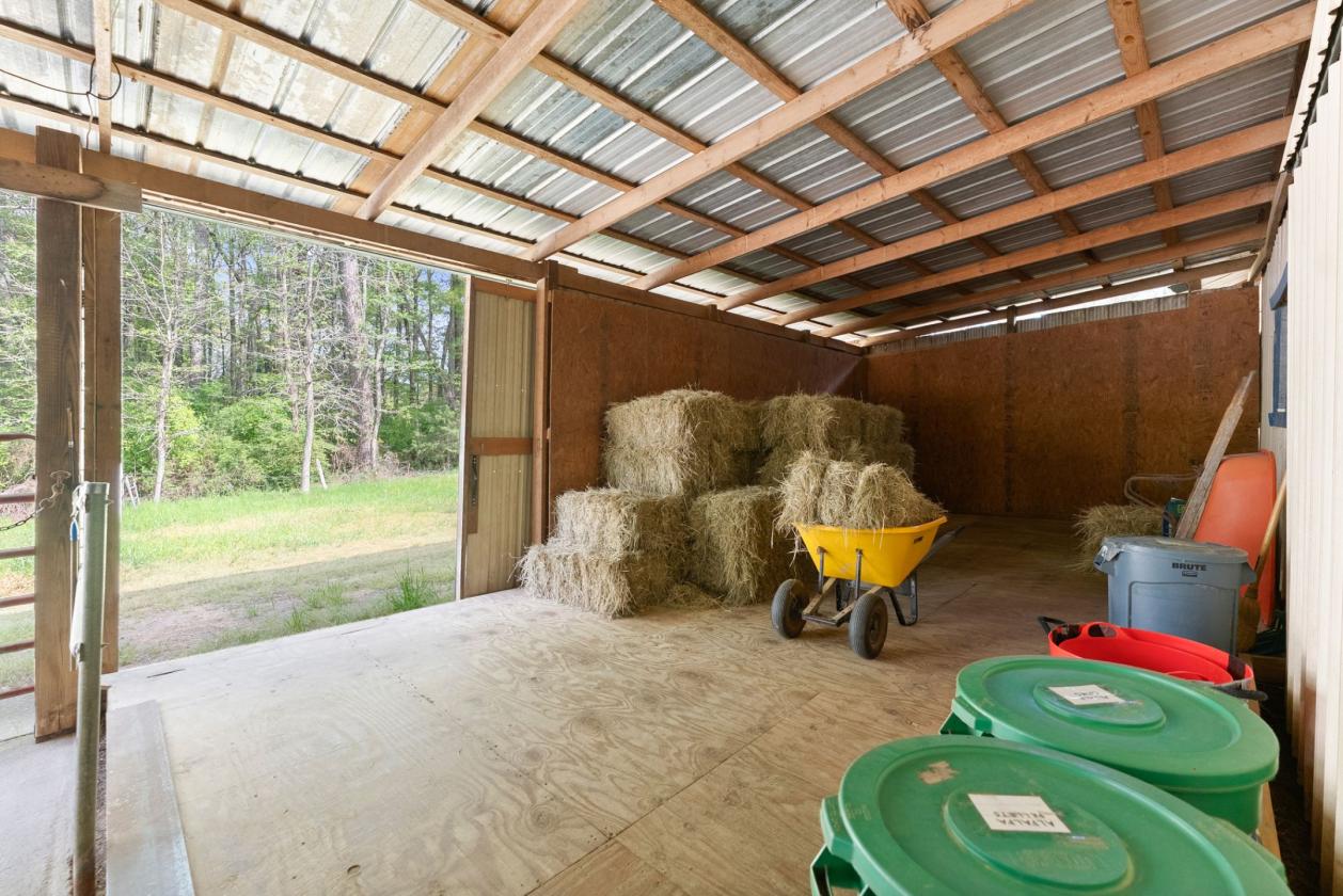 Beautiful Equestrian Estate on 19.8 Acres - photo 18
