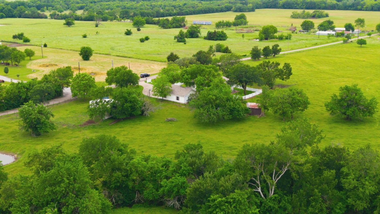 194 ACRE BREATHTAKING RANCH - photo 6