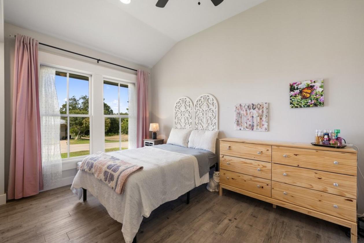 Hilltop Retreat - Modern Craftsman Architecture - photo 21