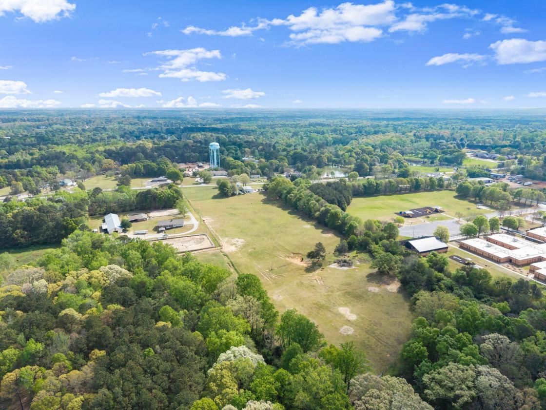 Beautiful Equestrian Estate on 19.8 Acres - photo 4