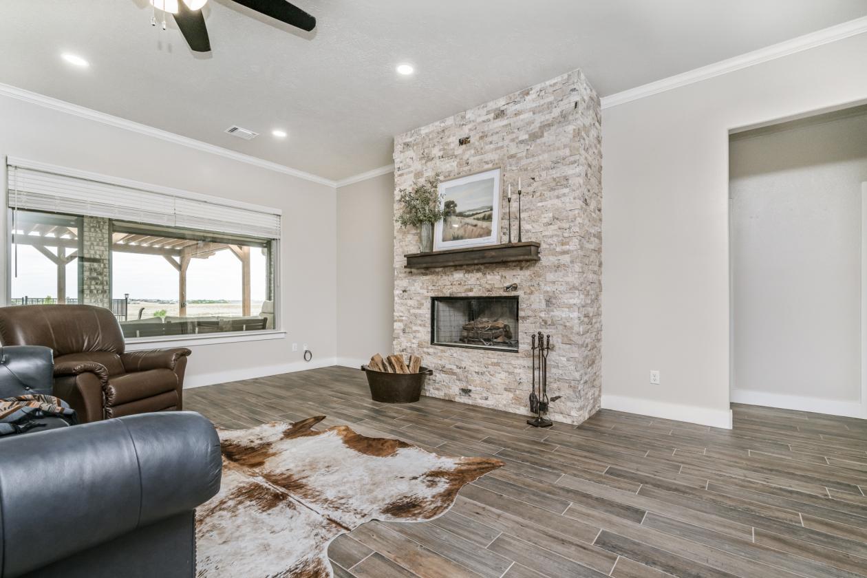 Beautiful Horse Property with a Pool! - photo 18