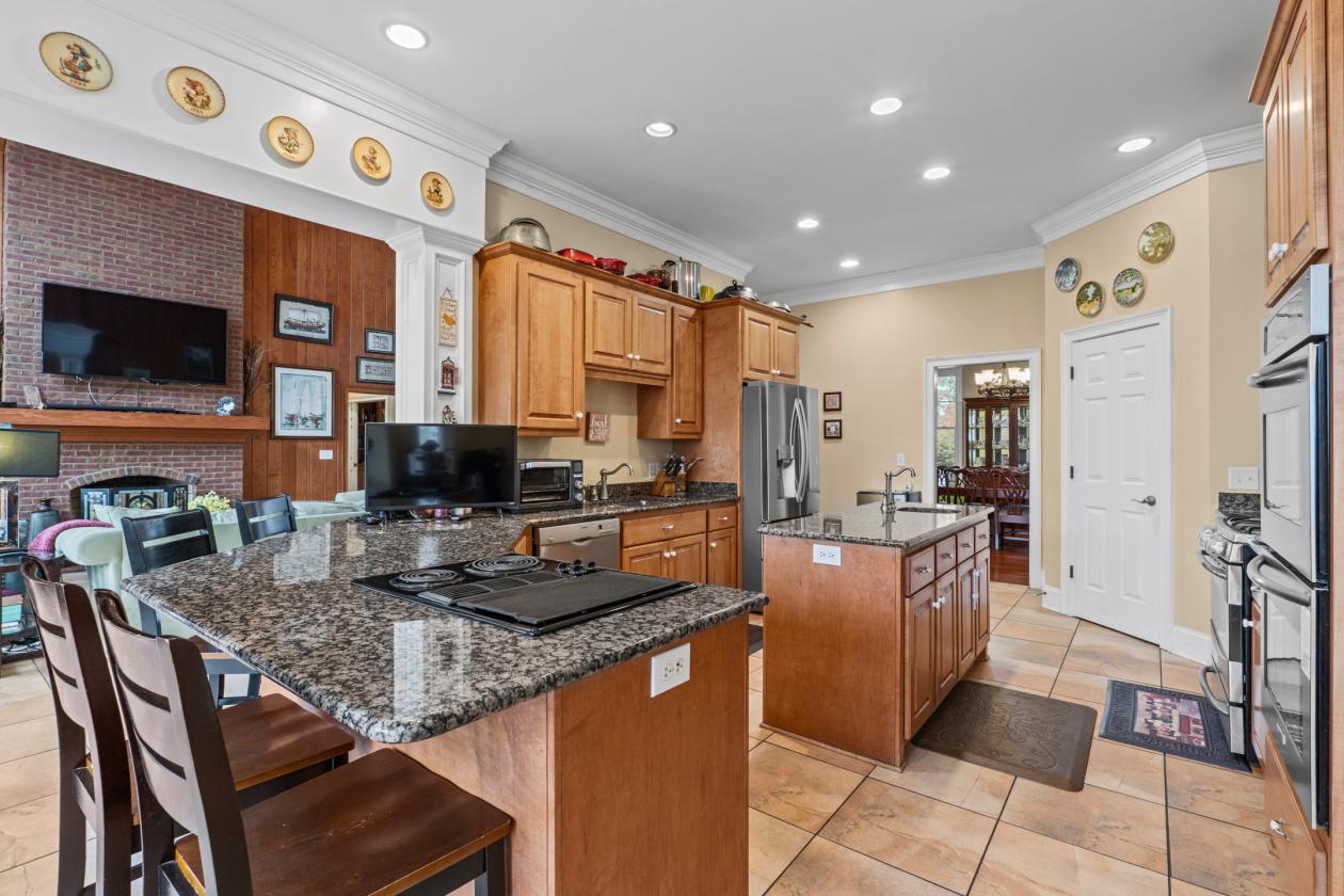 Custom home, pool and equestrian community! - photo 5