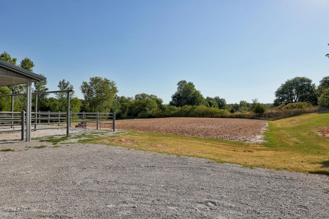 Luxury Living Meets Equestrian Elegance! - photo 30