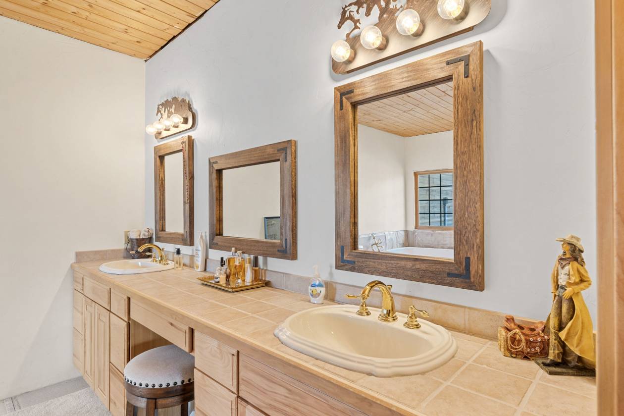360 Degree Mountain Views for your Horses! - photo 16